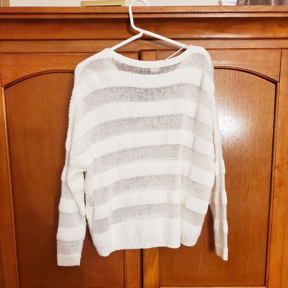 🤍 Roxy Sweater - Picture 4 of 4